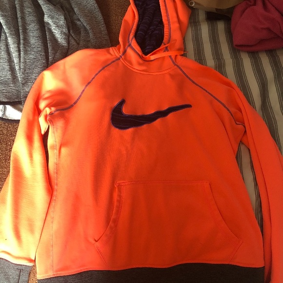 Nike Tops - Nike hoodie